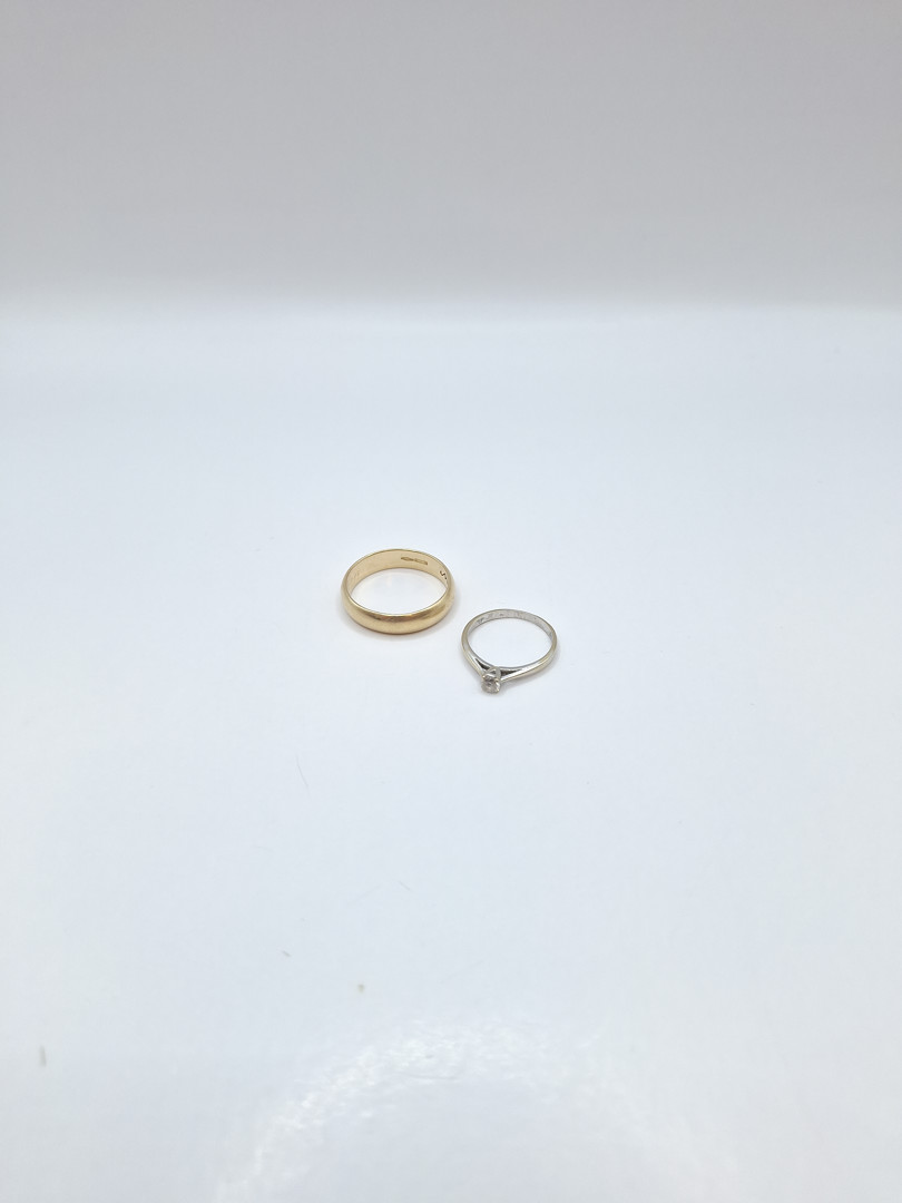 Due anelli oro pietra 