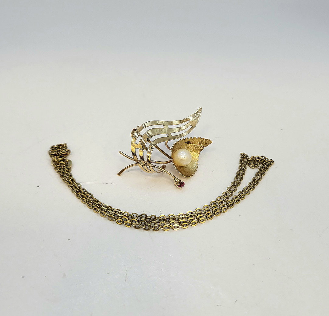 Collana e spilla oro pietra perla