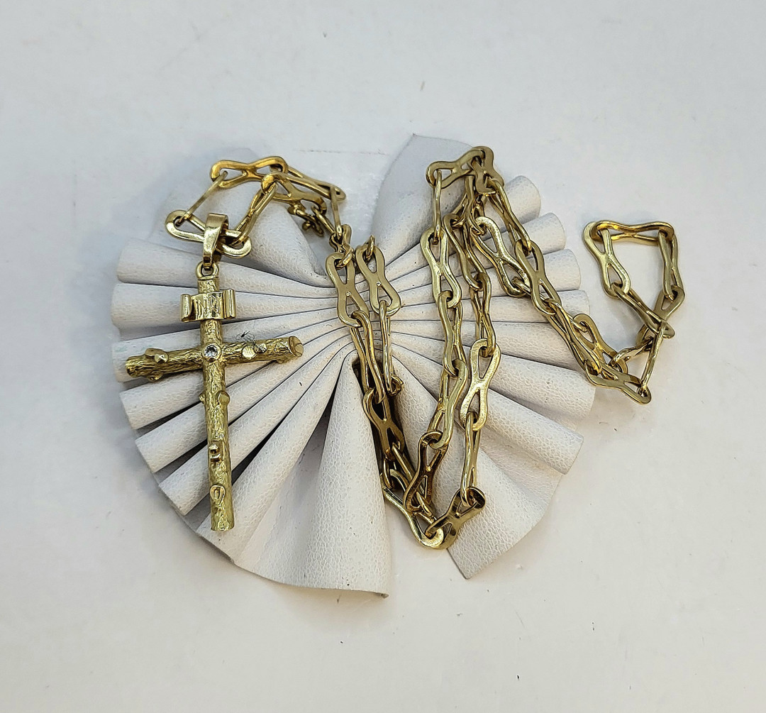 Collana e croce oro diamantino