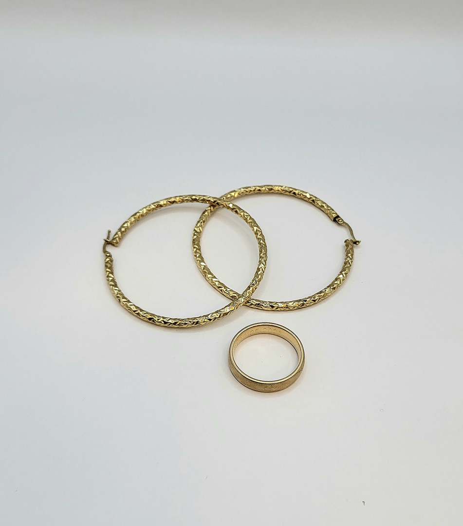 Anello e paio orecchini oro