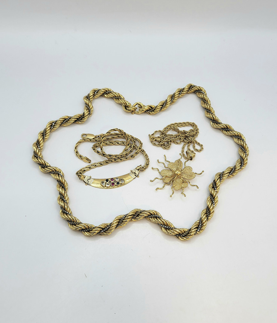 Tre collane e ciondolo oro pietre