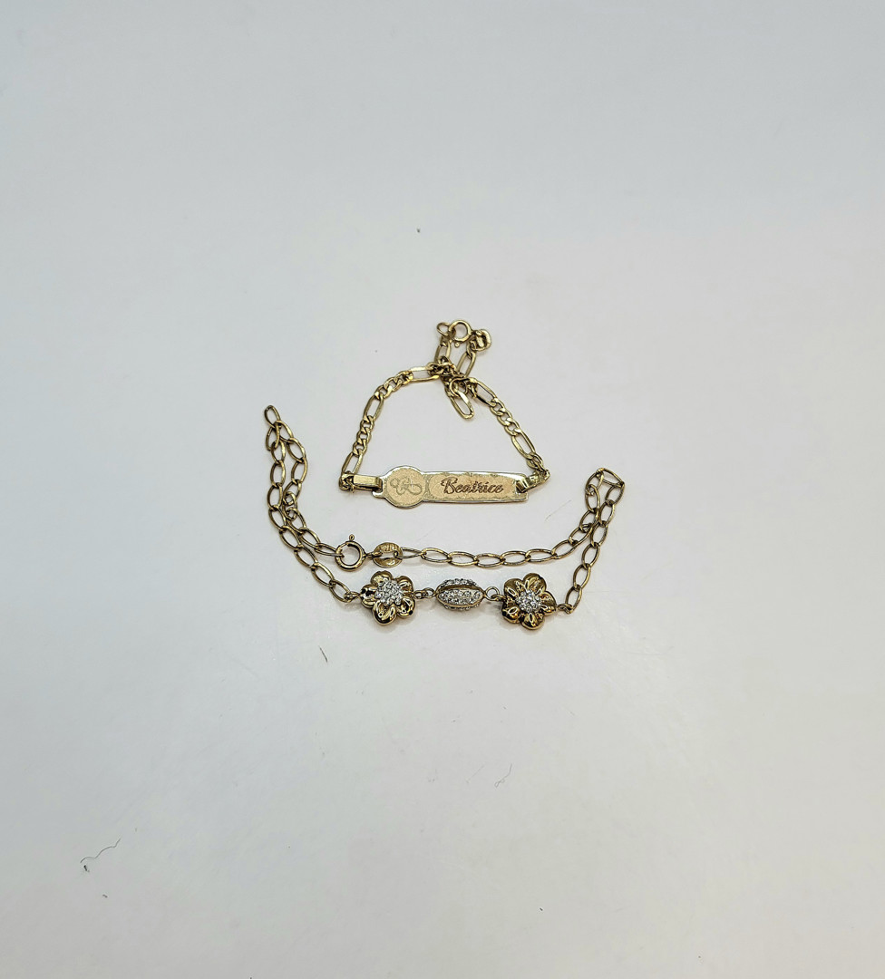 Due bracciali oro pietre