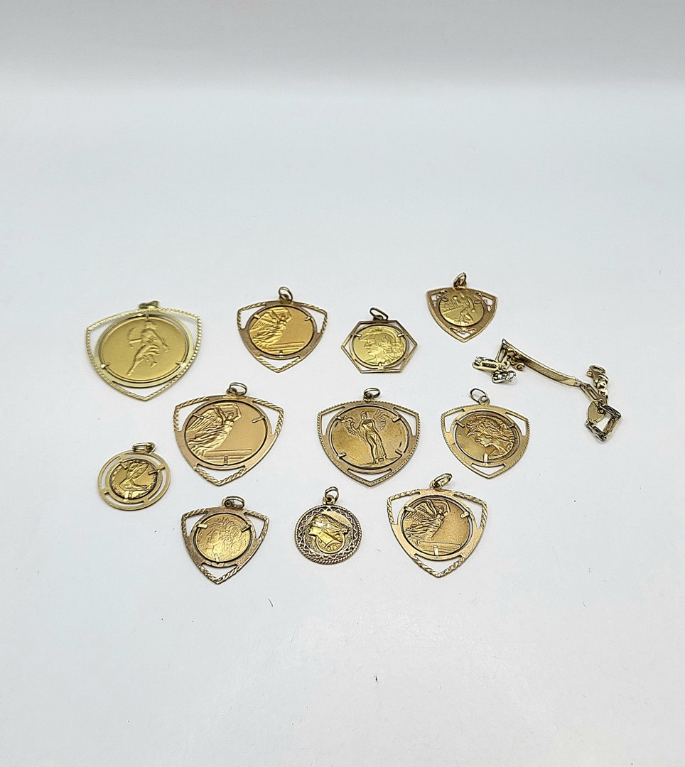 Bracciale e ciondoli oro