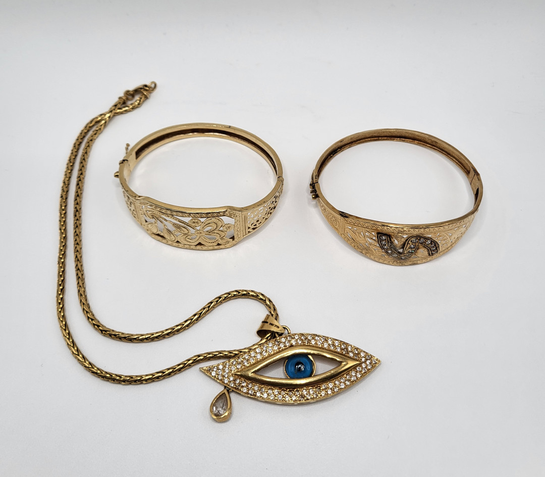 Due bracciali collana e ciondolo oro pietre 