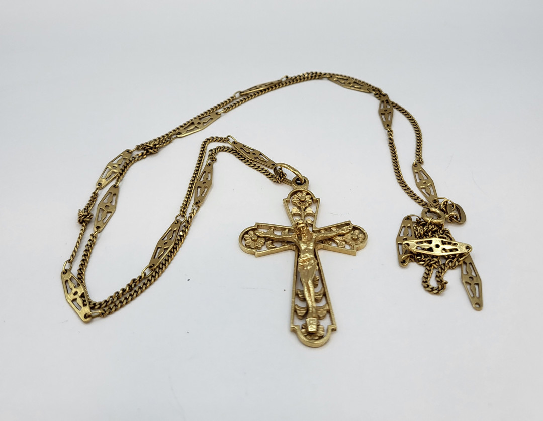 Collana e ciondolo oro