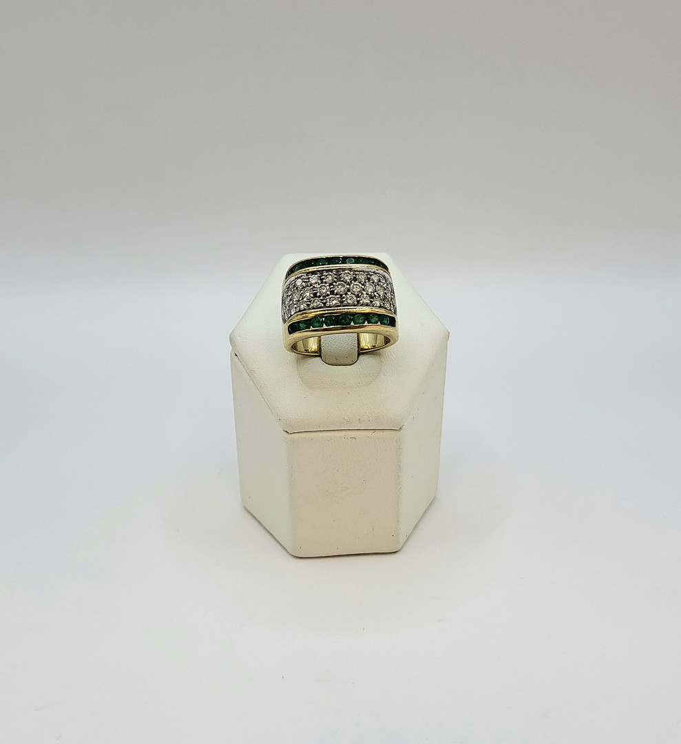 Anello a firma Damiani oro pietre diamanti 