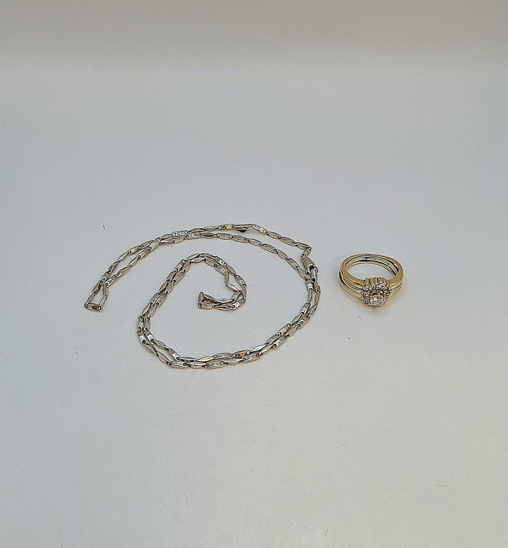 Anello e collana oro pietre
