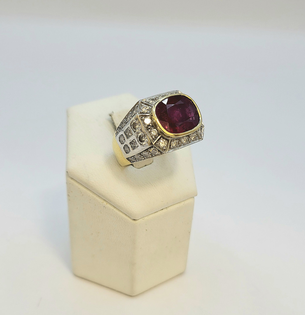 Anello oro pietra diamanti