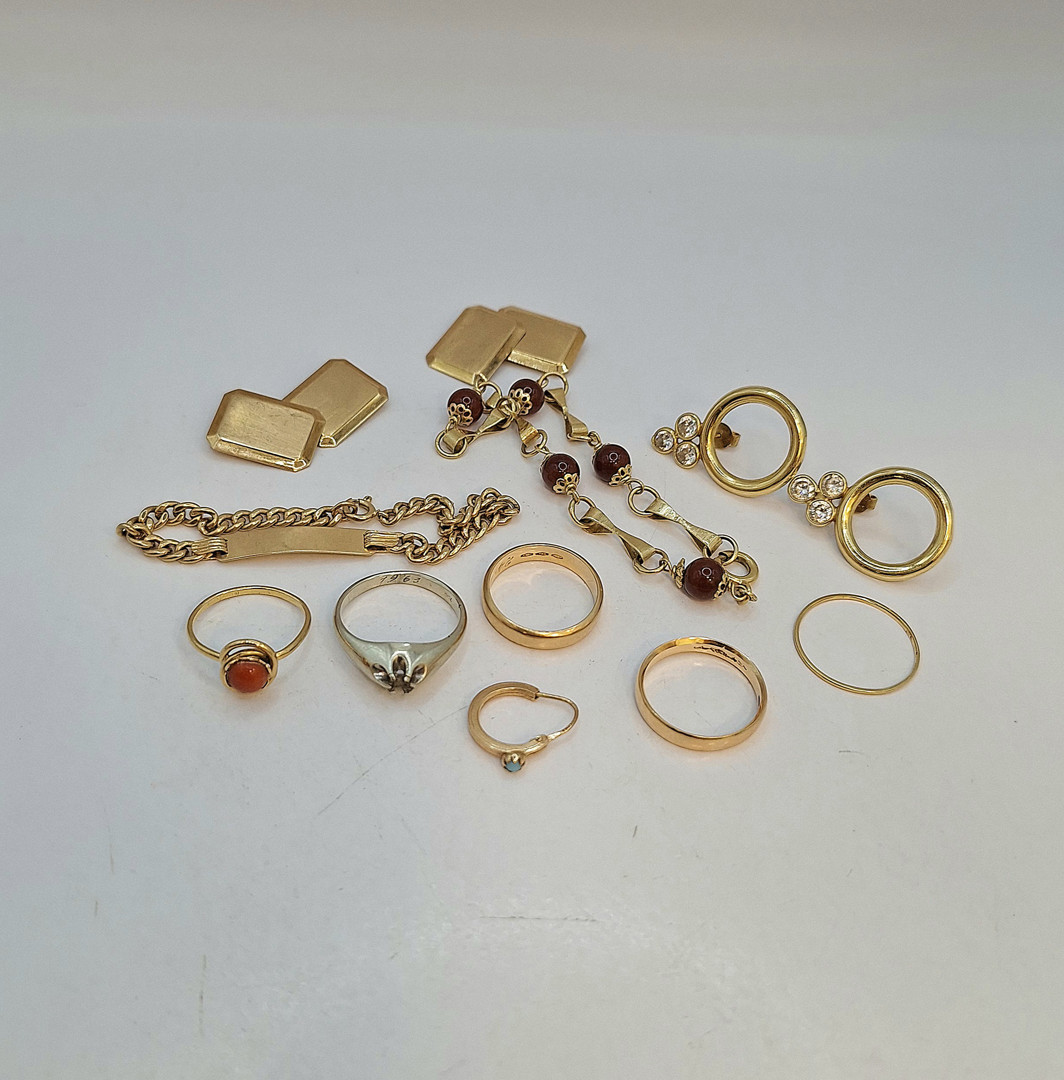 Vari oggetti oro pietre 