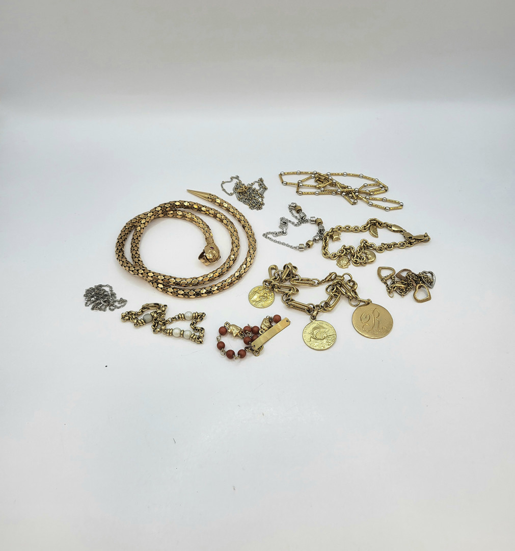 Vari oggetti oro pietre perline