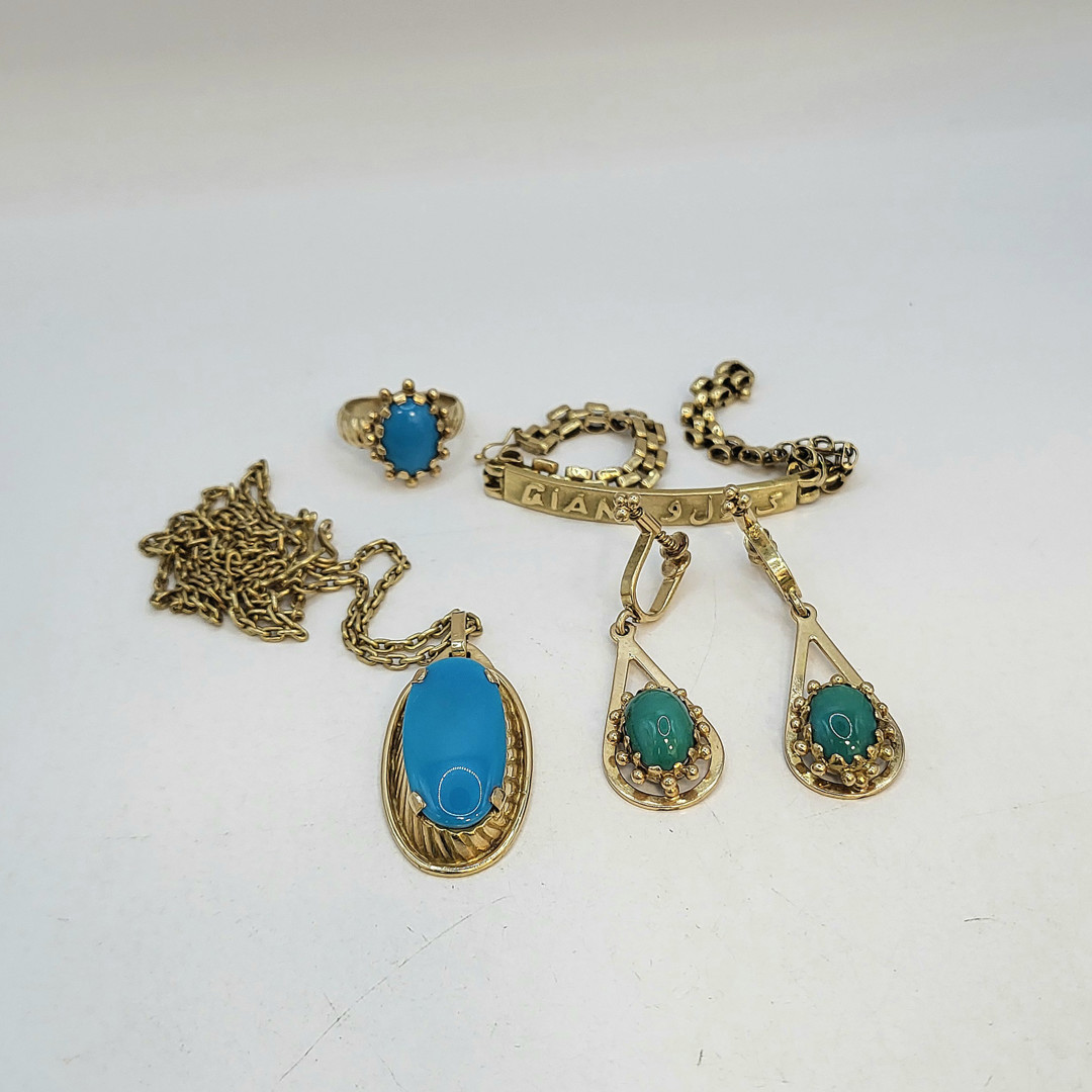 Vari oggetti in oro pietre 