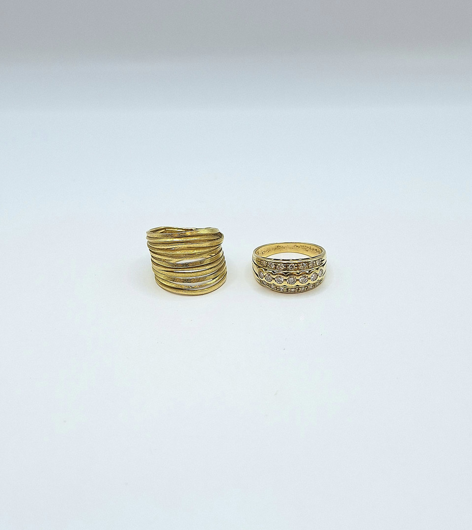 Un paio di anelli oro diamanti