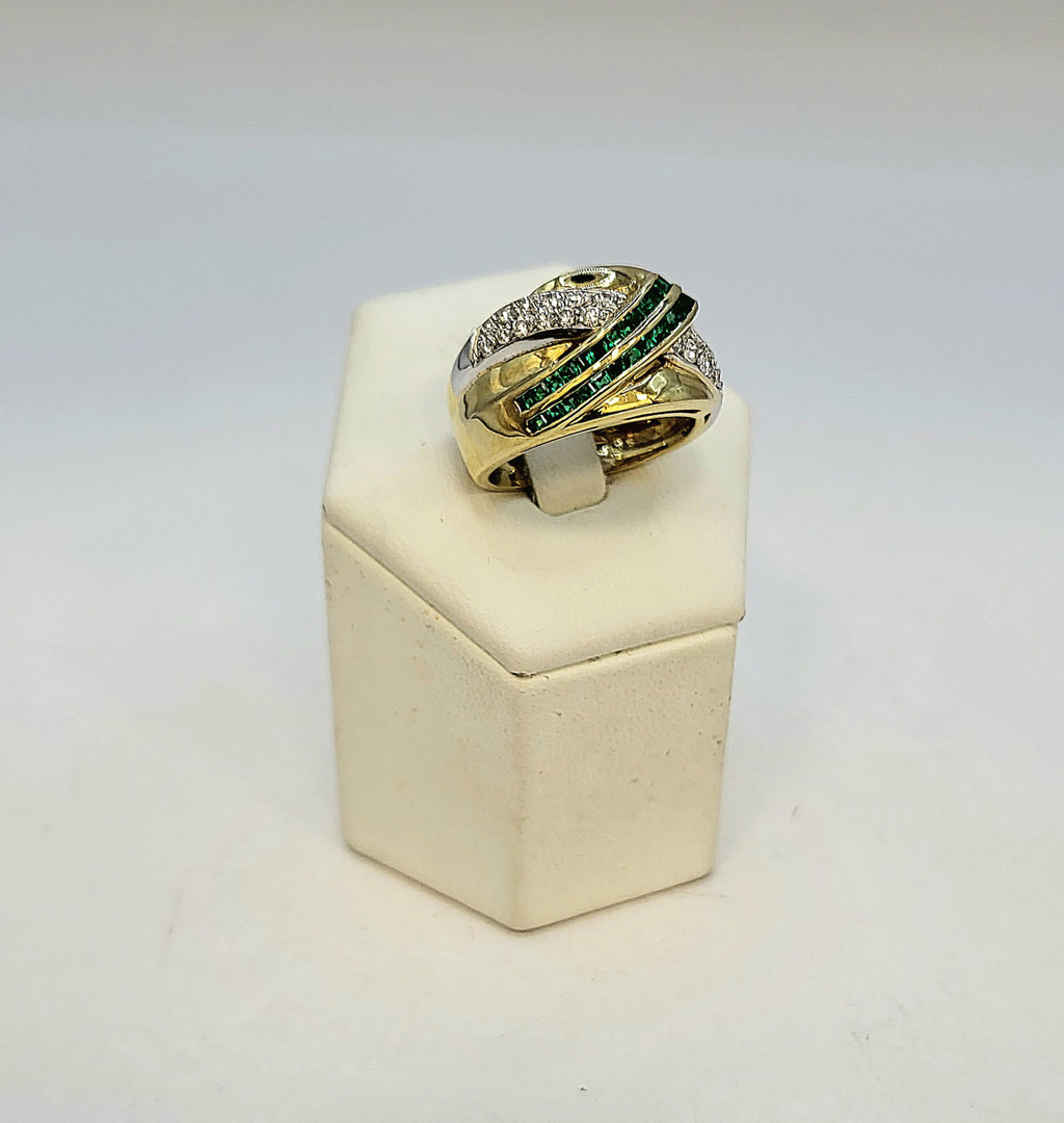 Anello oro diamanti pietre