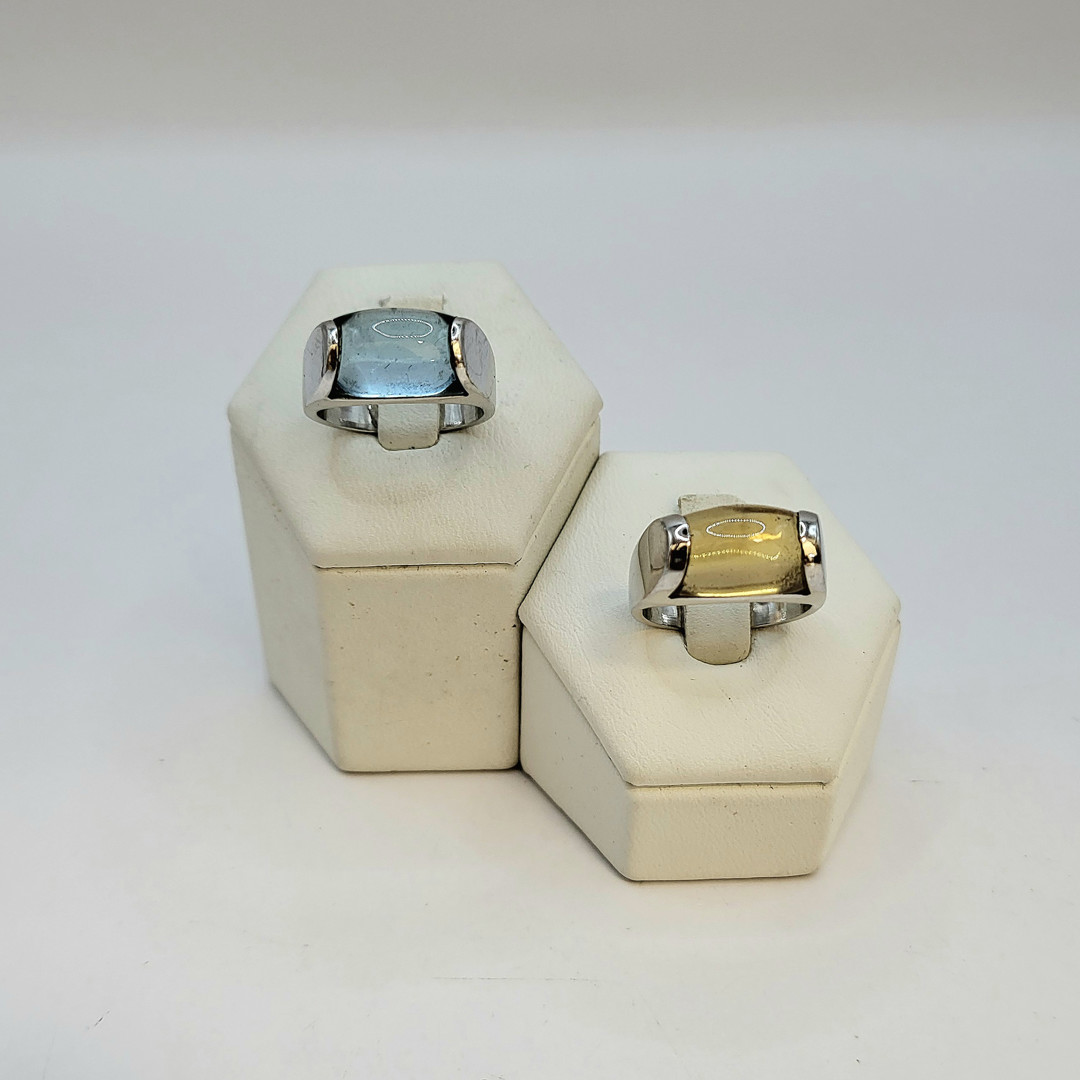Due anelli oro pietre a firma Bulgari