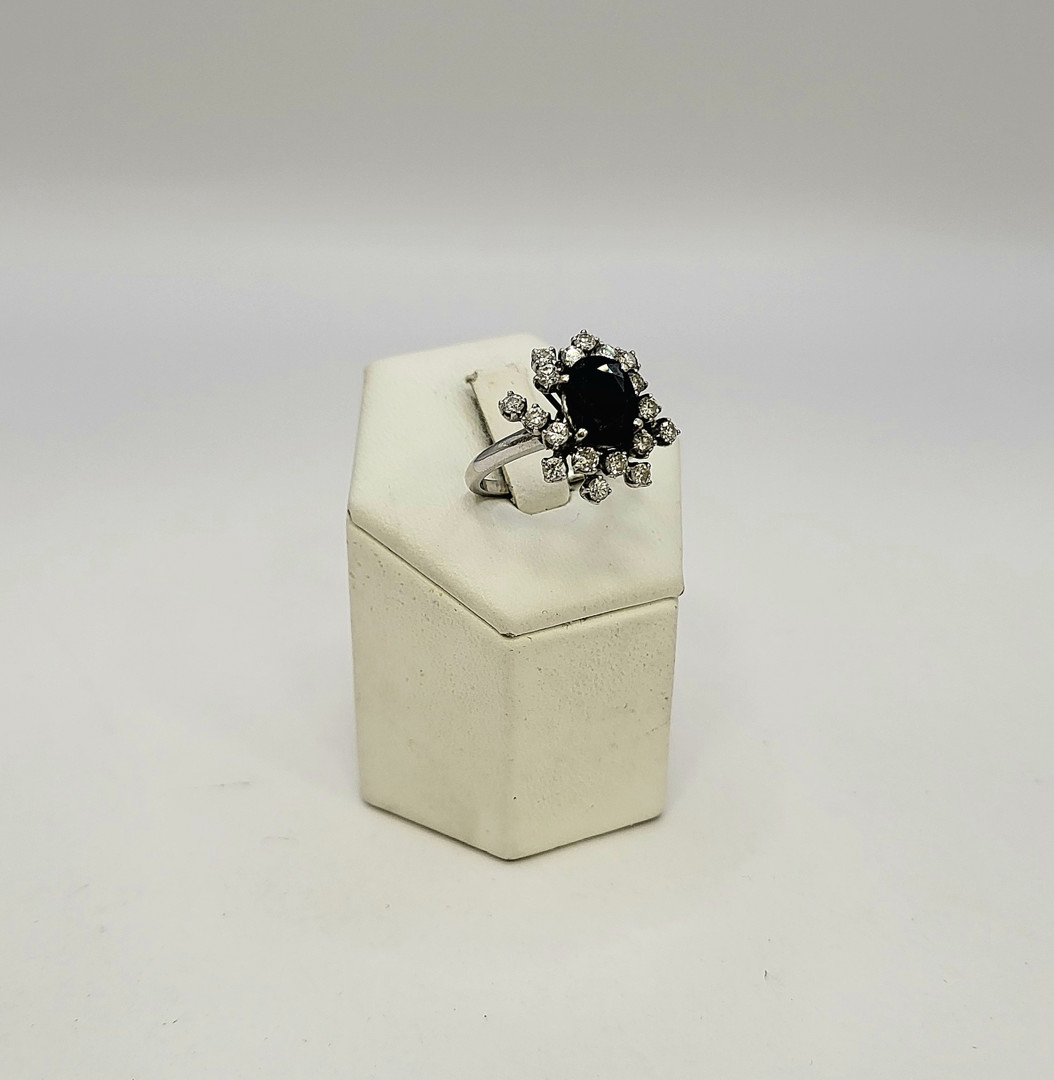 Anello oro pietra diamanti