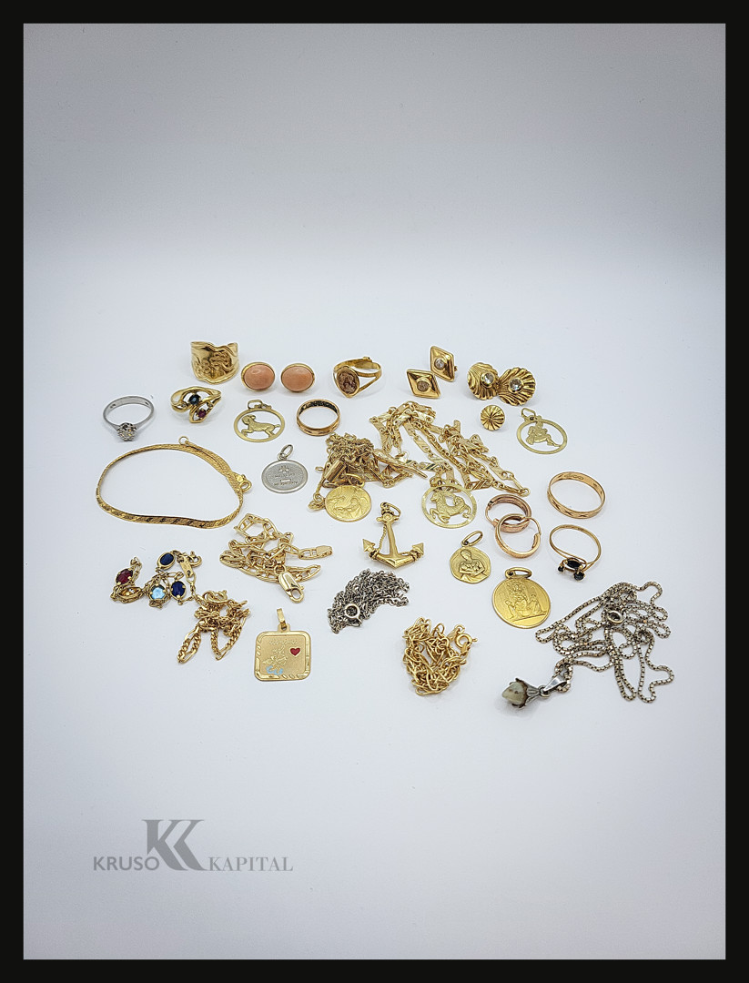 Vari oggetti oro pietre diamantini