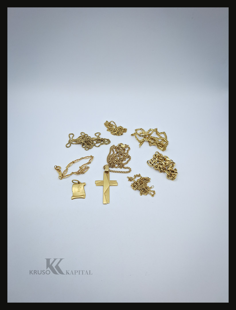 Vari oggetti in oro