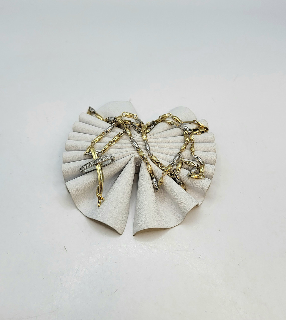 Collana e croce oro pietre