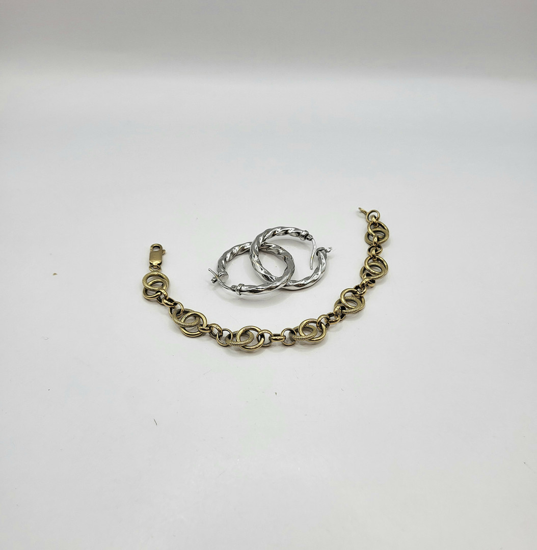 Bracciale e un paio orecchini oro 