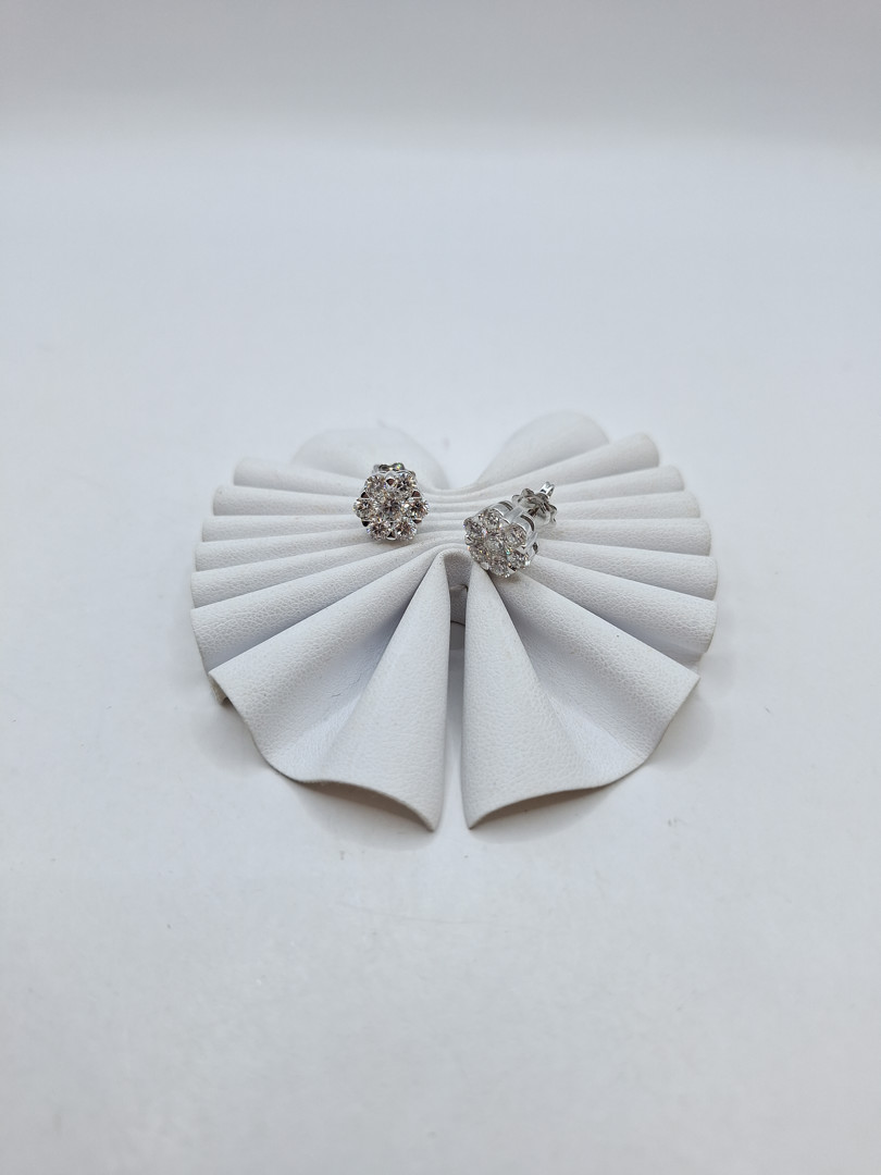 Paio orecchini oro diamanti