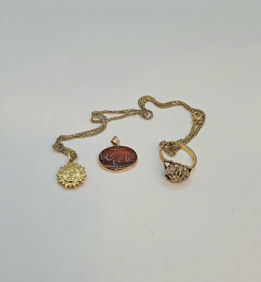 Anello collana e due ciondoli oro diamanti pietra