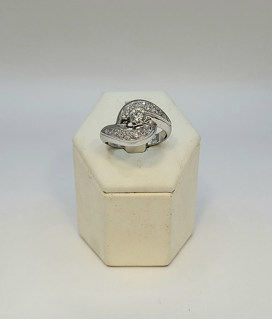 Anello oro diamante e diamantini