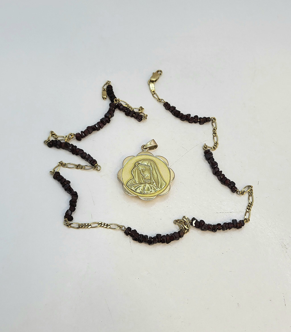 Collana e ciondolo oro pietre