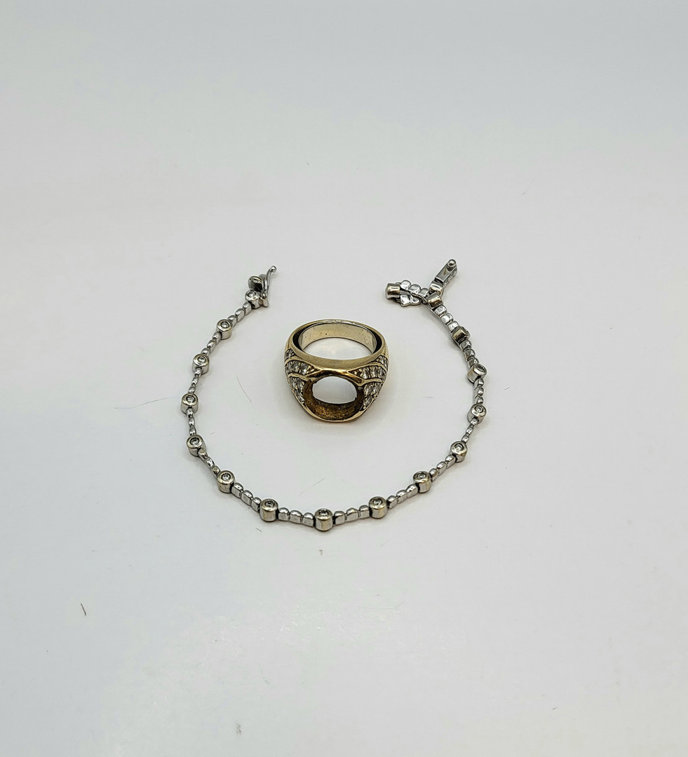 Anello e bracciale in oro diamantini