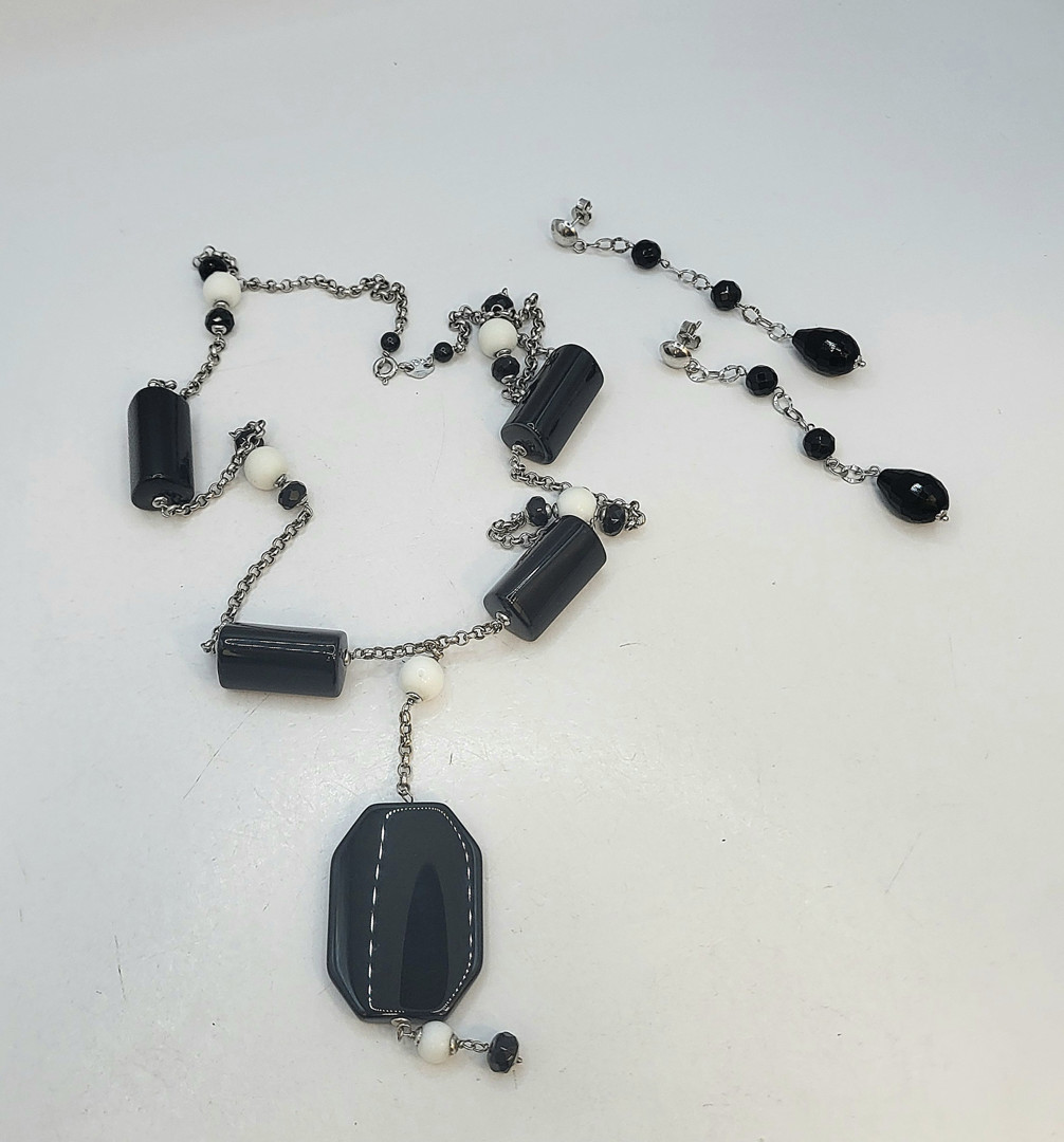 Collana e paio orecchini oro pietre