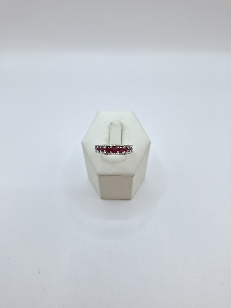 Anello oro pietre diamantini