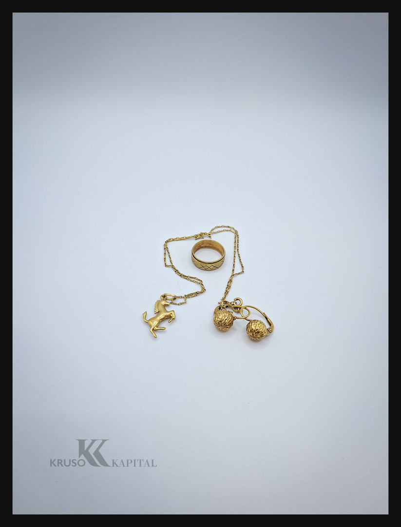 Anello due orecchini collana ciondolo oro