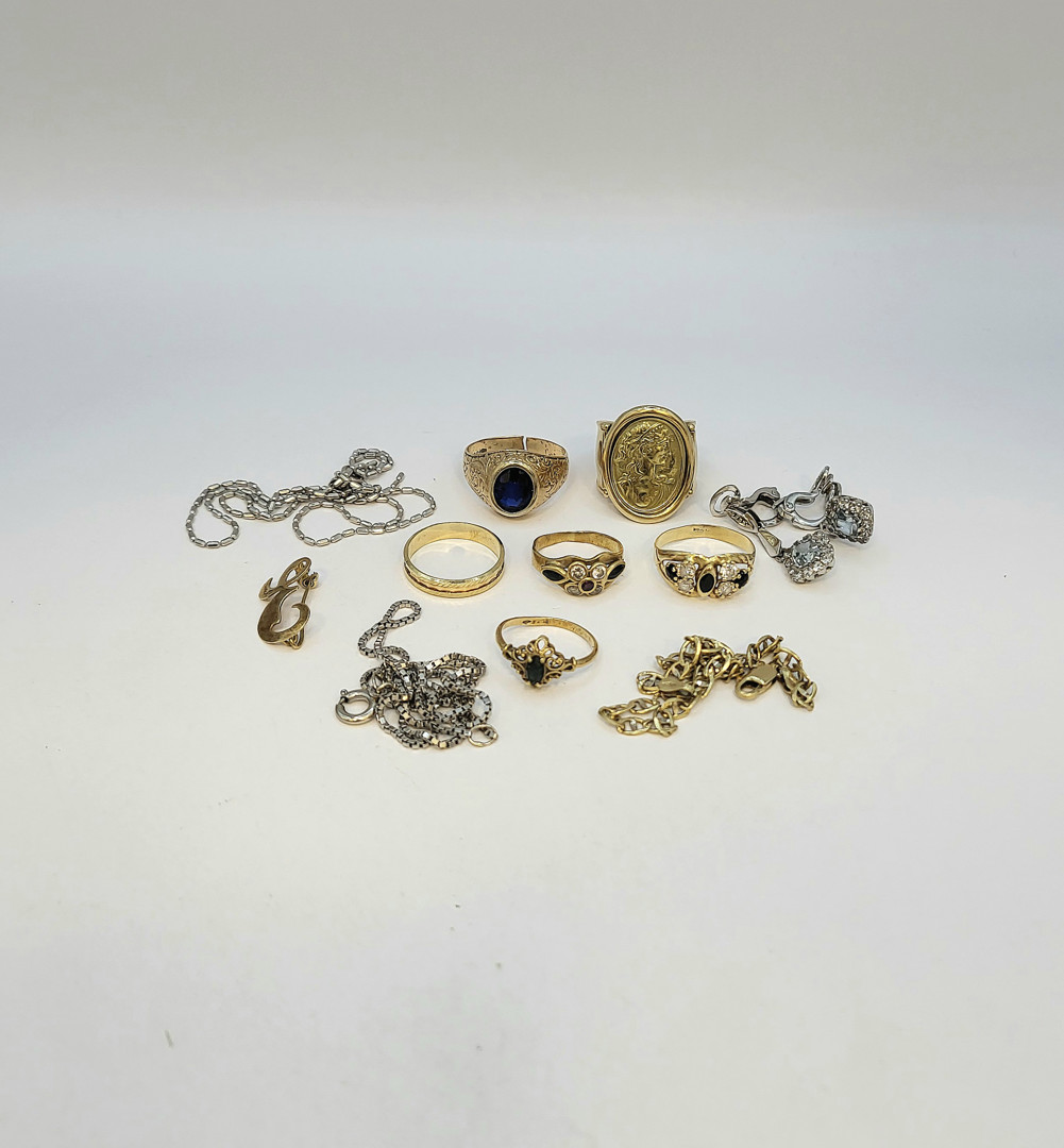 Vari oggetti oro pietre 