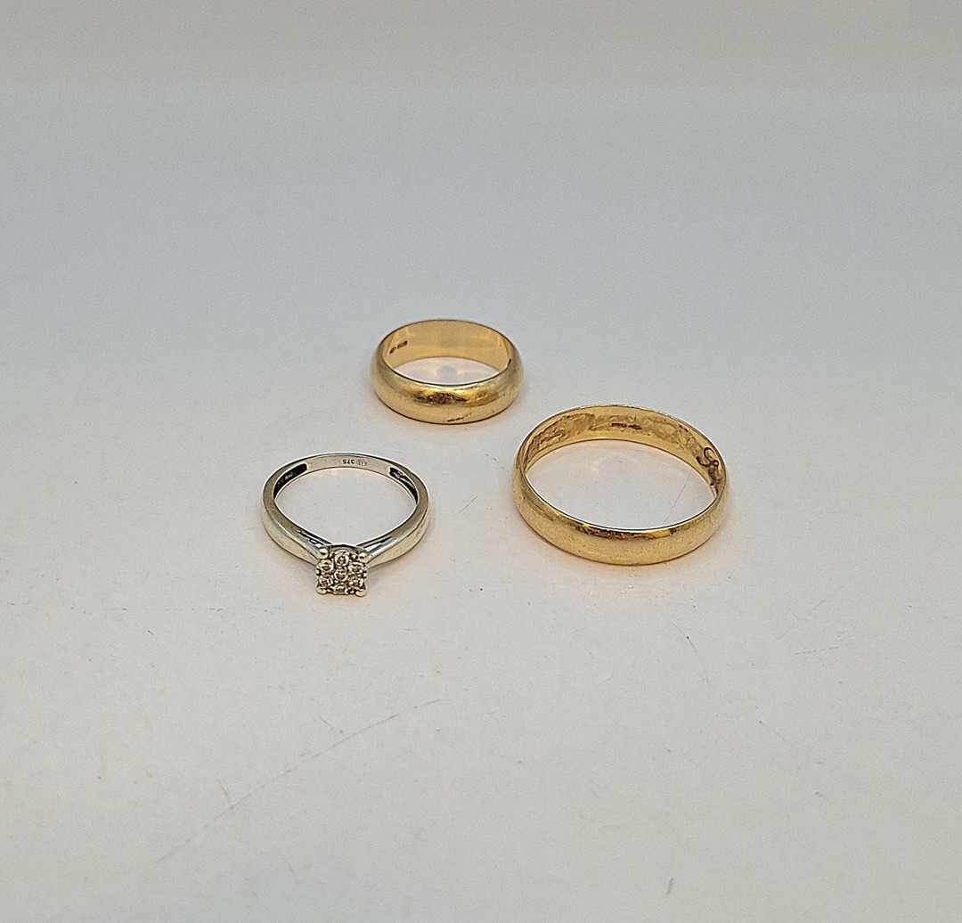 Tre anelli oro diamantini