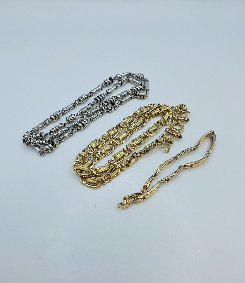 Vari oggetti oro pietre