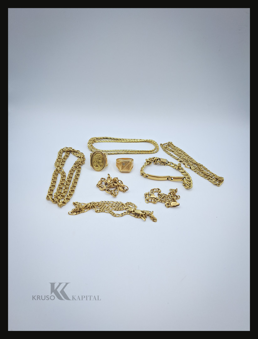 Vari oggetti in oro 