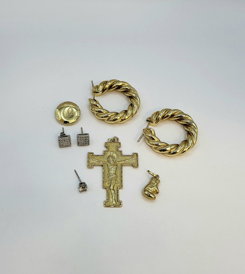 5 orecchini bottone 2 ciondoli oro pietre