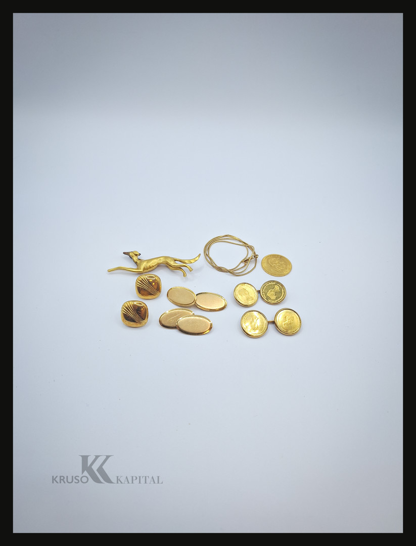Vari oggetti in oro
