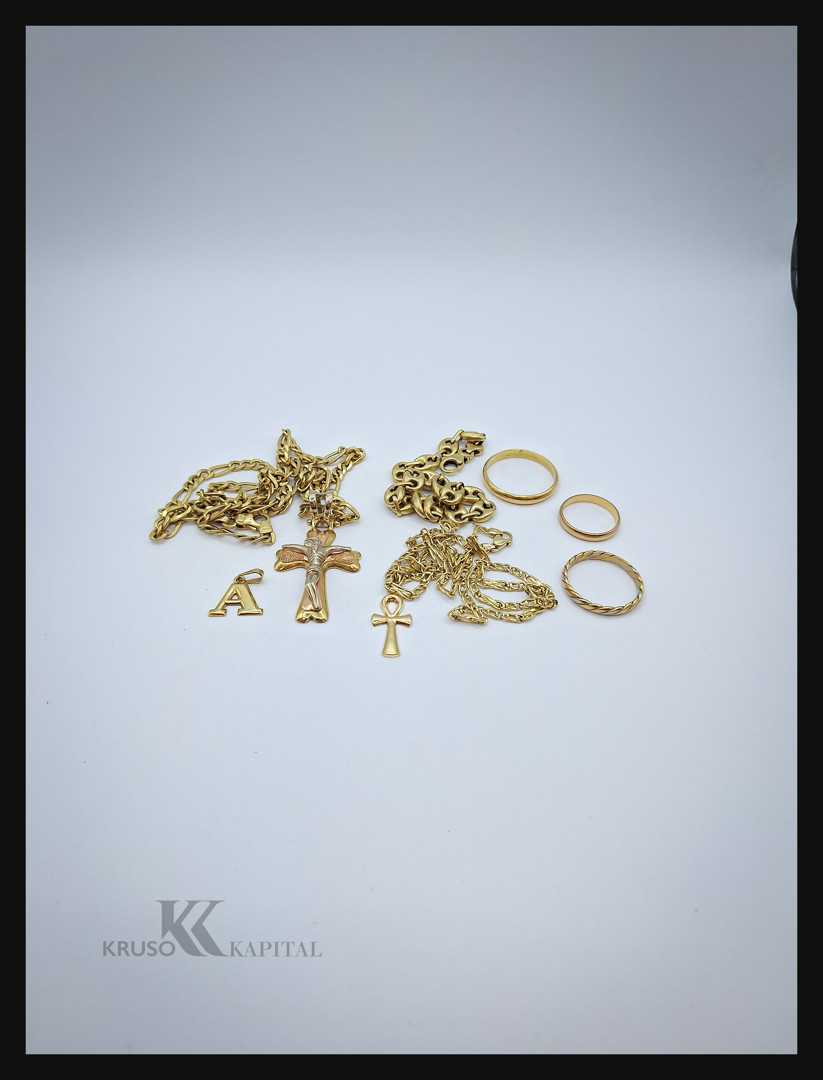 Vari oggetti in oro