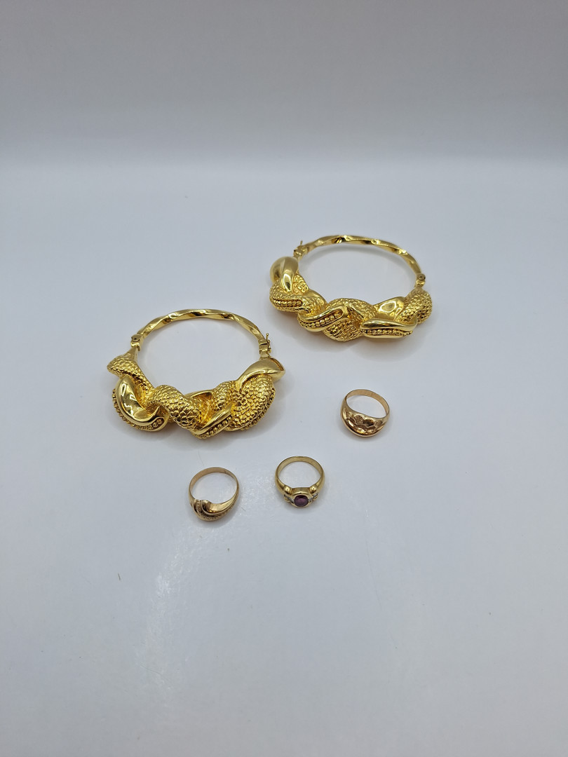 Tre anelli e due bracciali oro pietre 