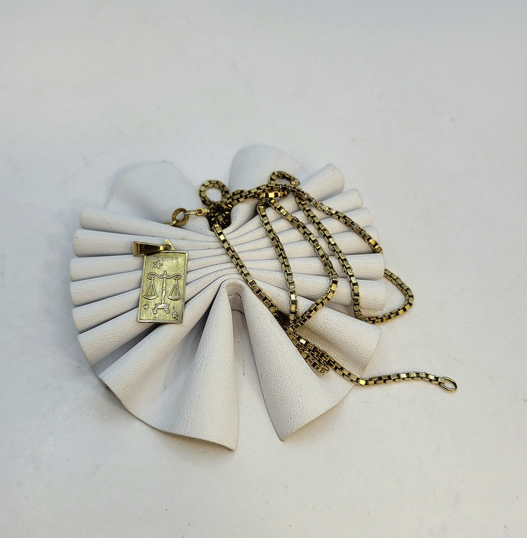 Collana e ciondolo oro