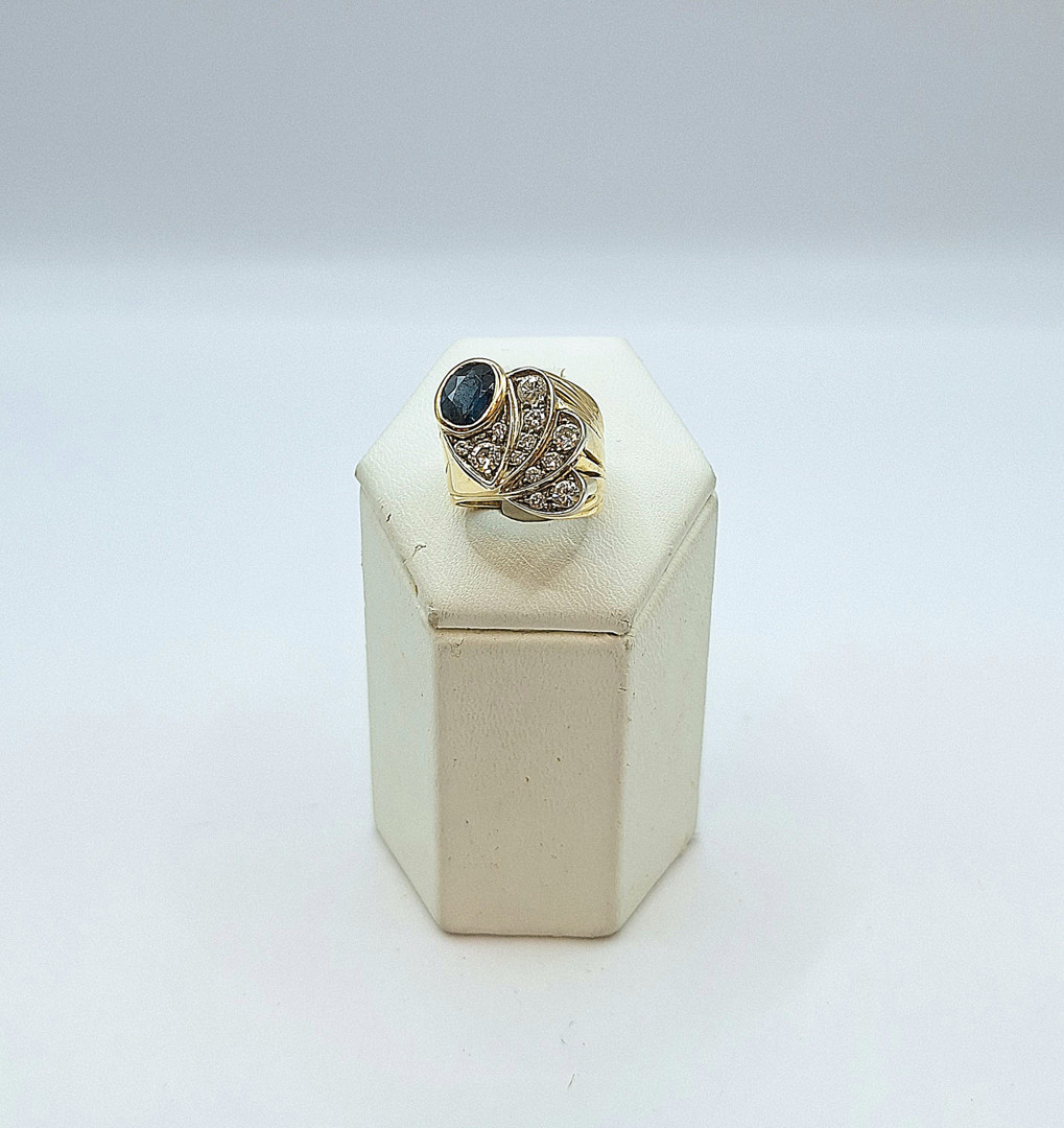 Anello oro pietra diamanti