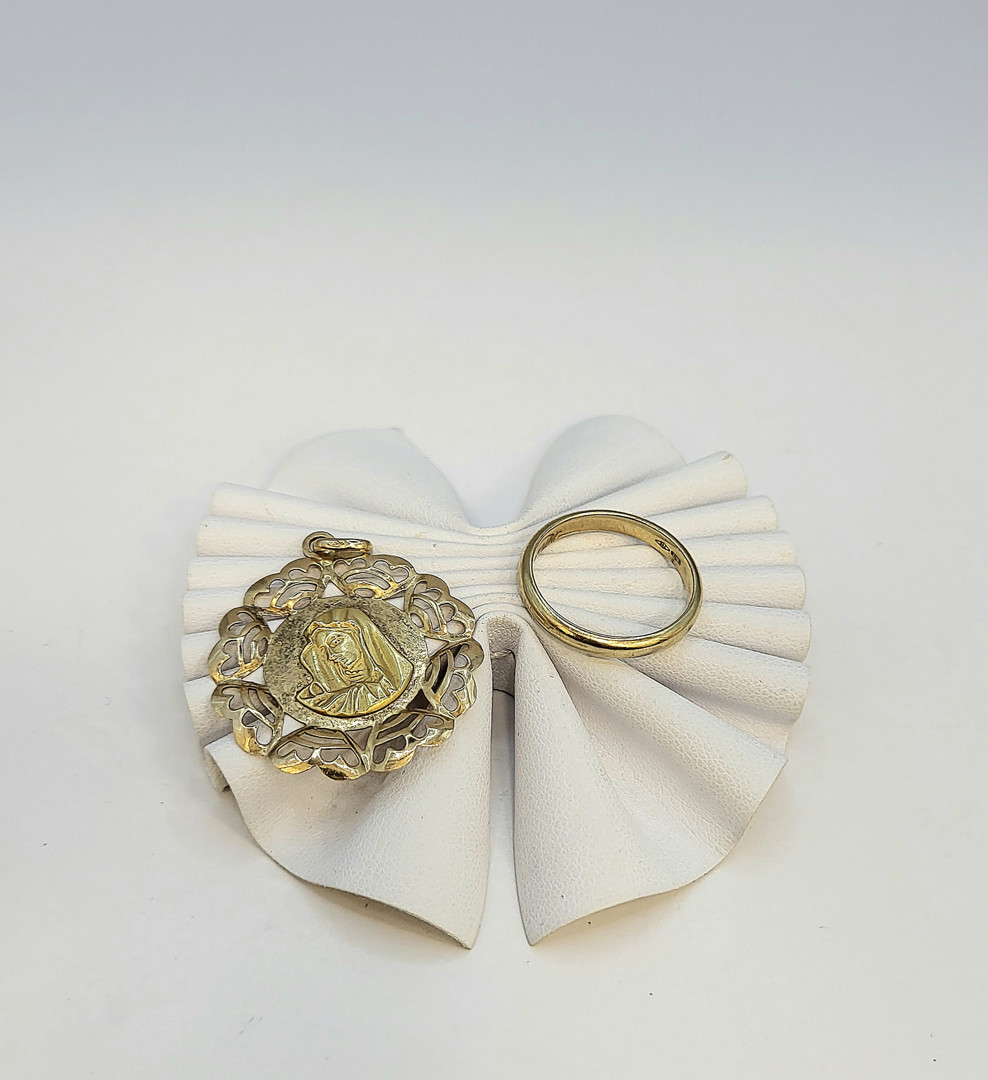 Ciondolo e anello oro