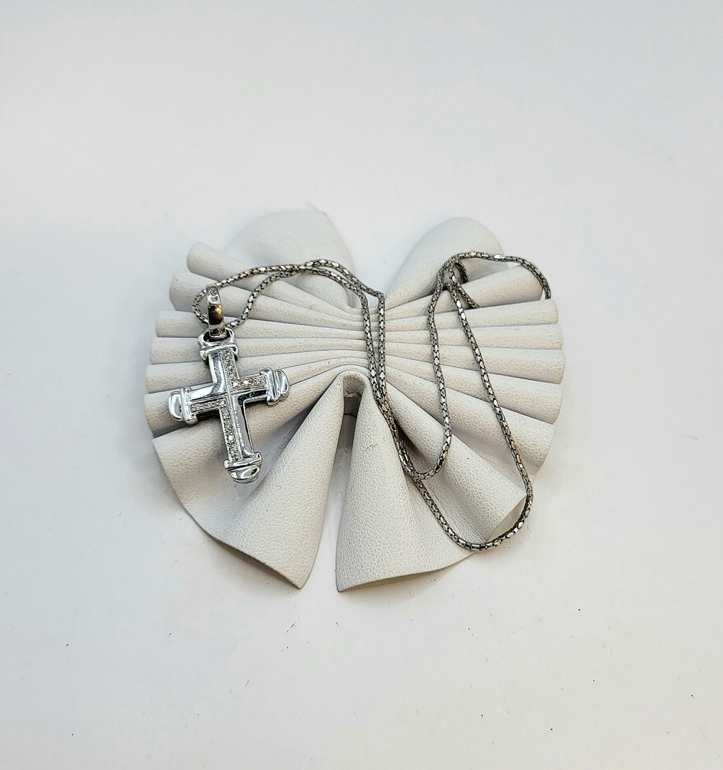 Collana e croce oro diamantini