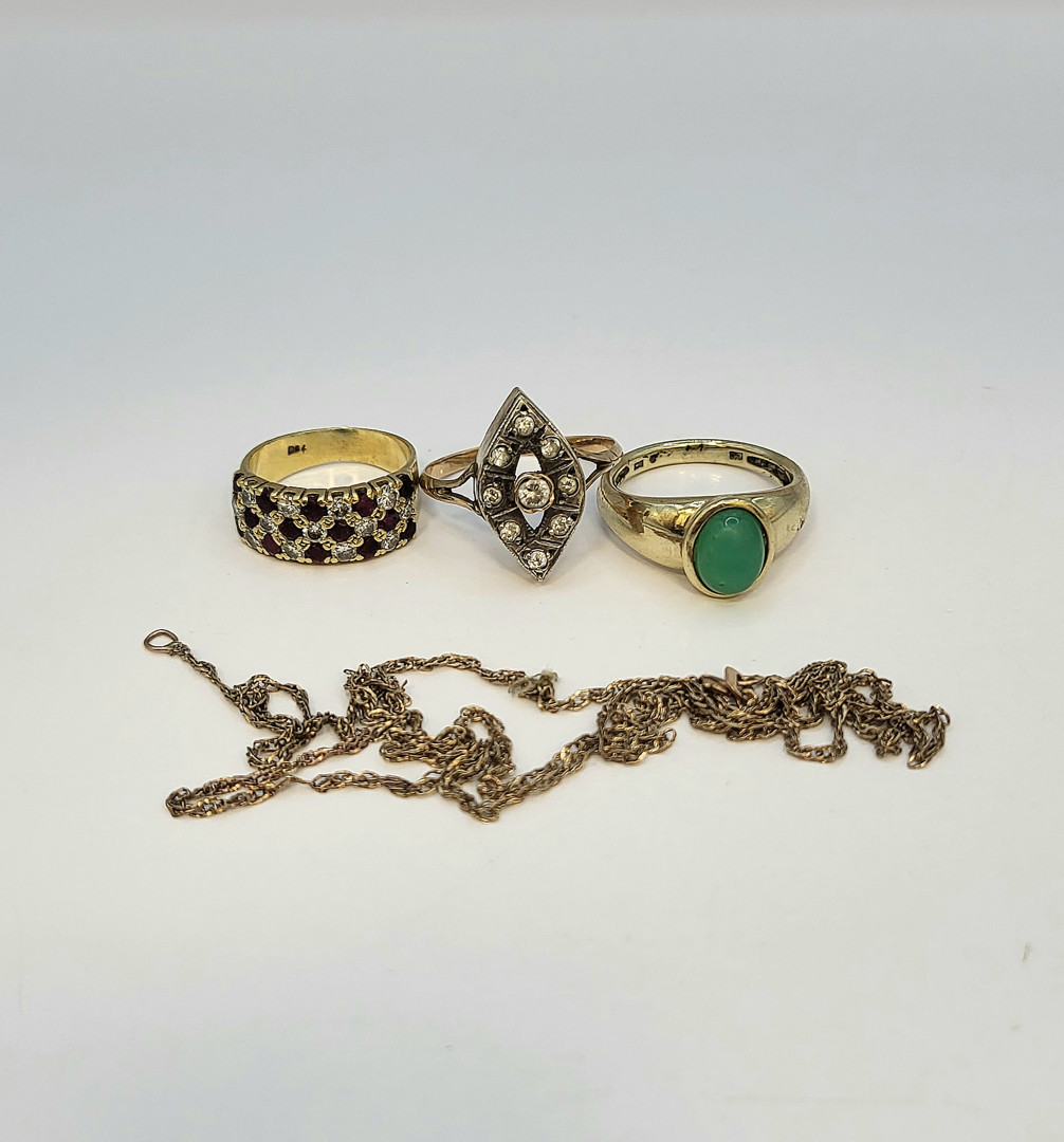 Vari oggetti oro pietre diamantini argento