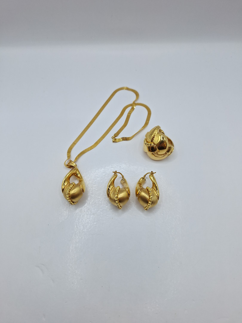 Vari oggetti in oro 