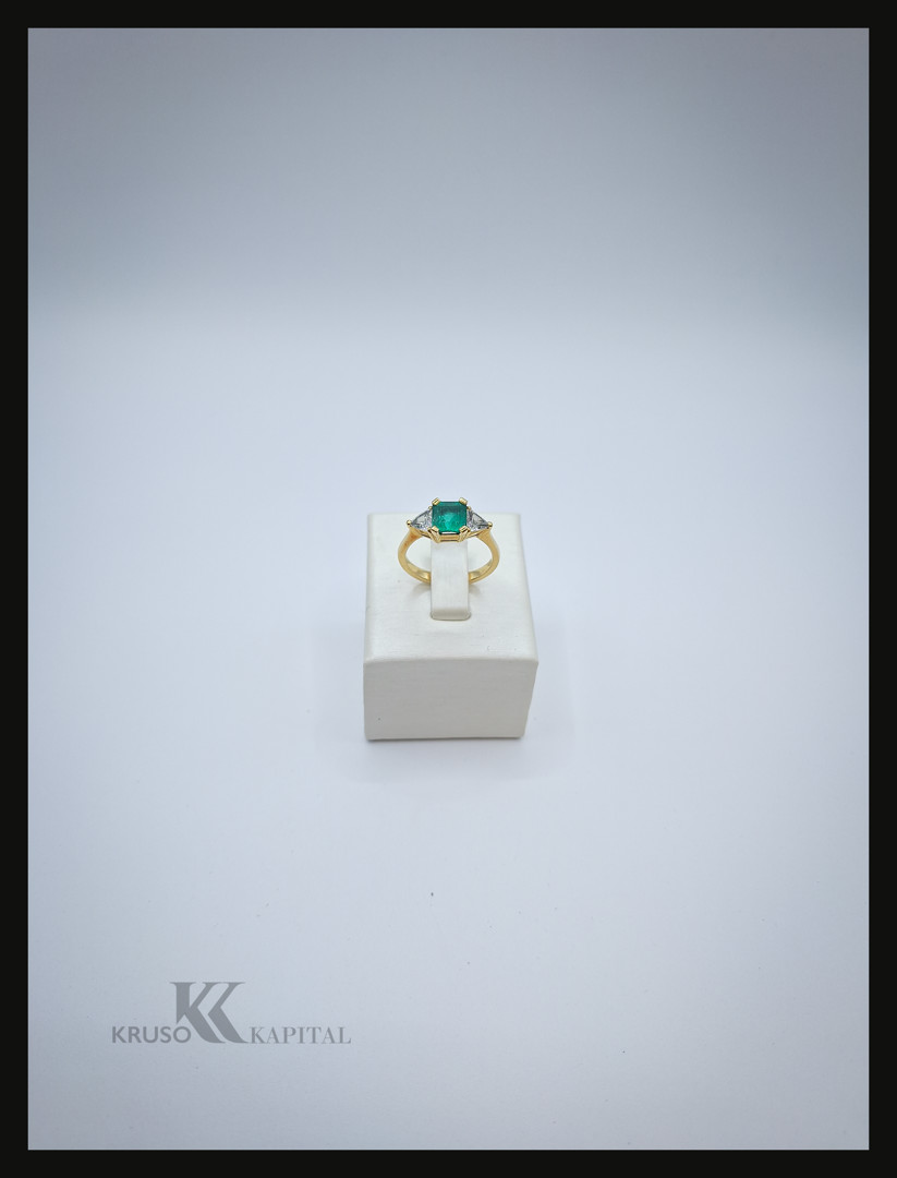 Anello oro pietra diamanti