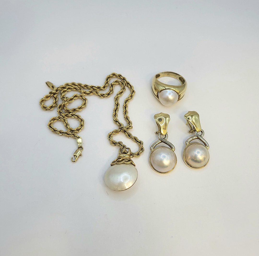 Vari oggetti in oro perle 