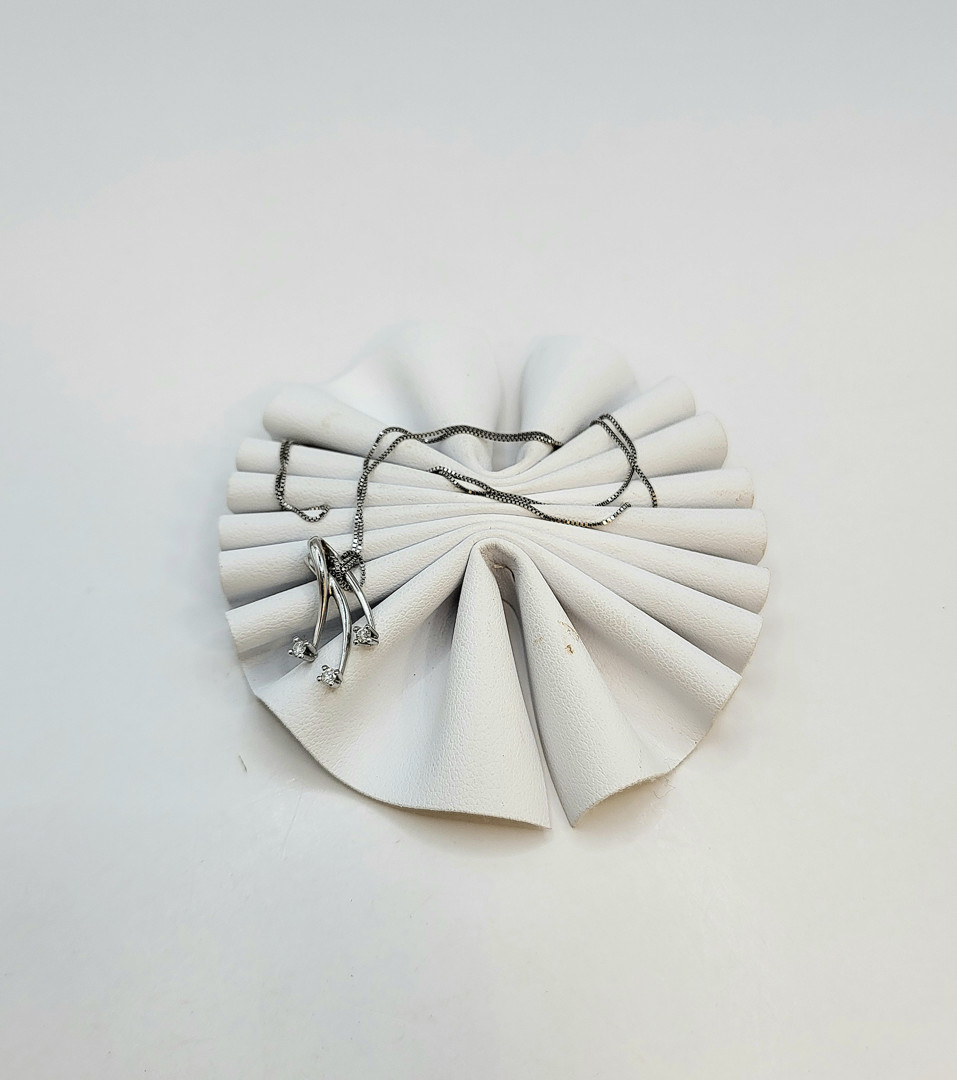 Catenina e ciondolo oro diamanti