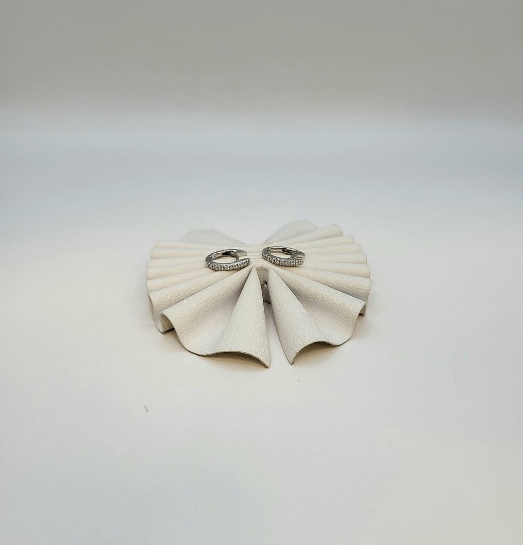 Paio orecchini oro diamantini