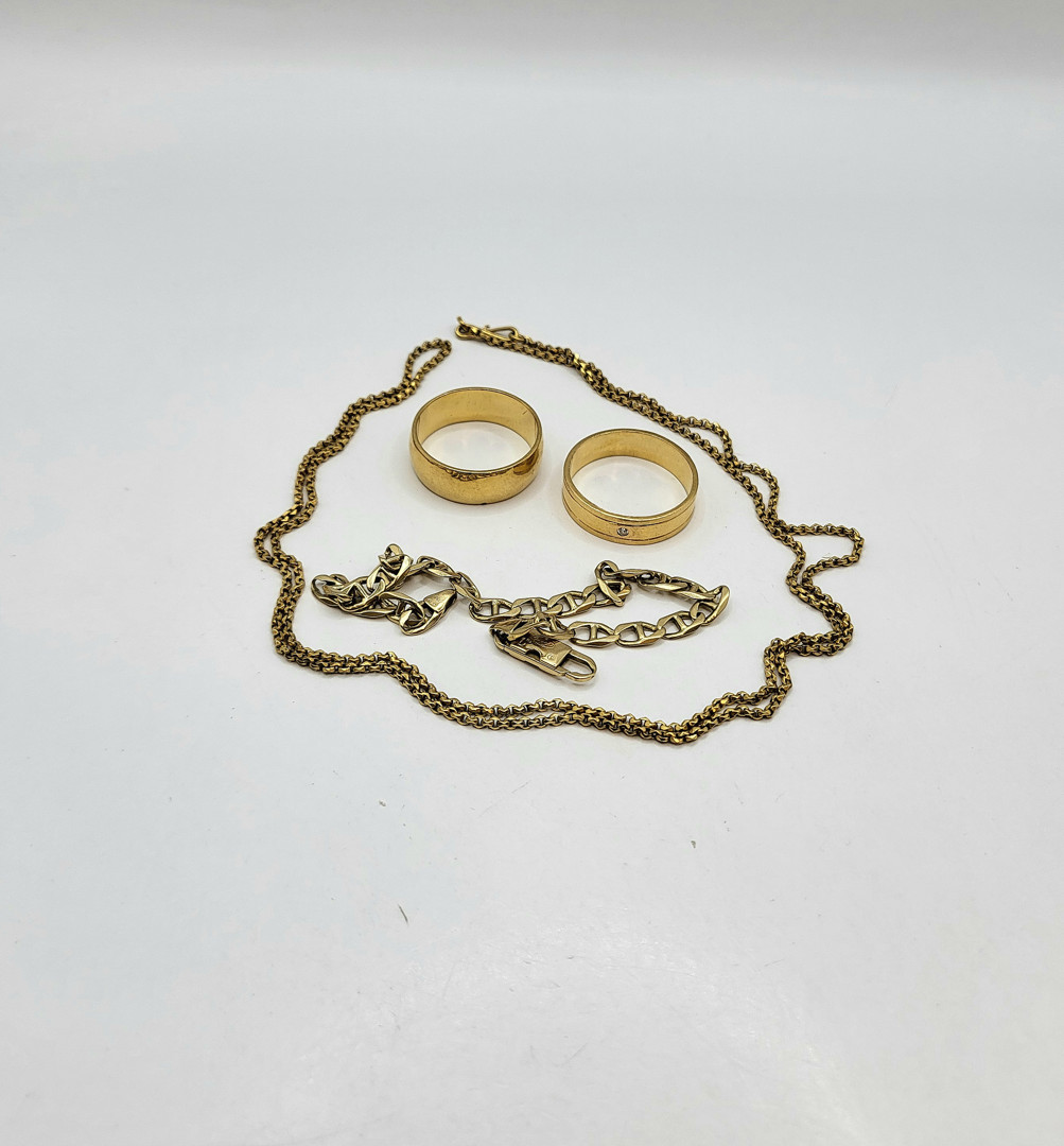 Vari oggetti oro pietra